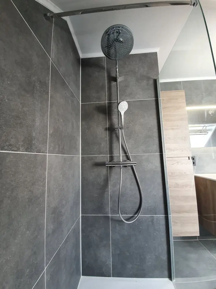 Douchehoek met thermostatische regendouche